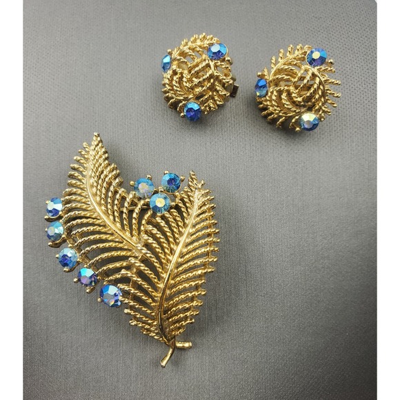 Lisner Leaf Fern Brooch and Earrings Set - Vintage Demi Parure - Signed Lisner - Picture 3 of 10